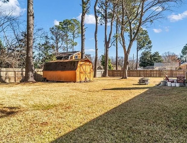 Building Photo - 561 Summit Ridge Dr