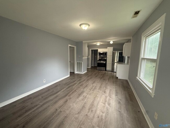 Building Photo - 609 10th St NW