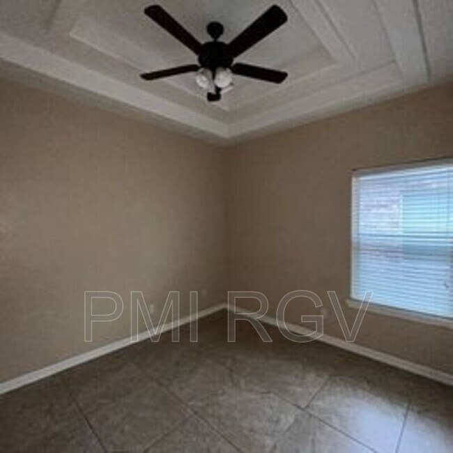 Building Photo - 2601 E Garfield Ave