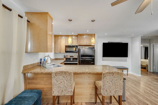 Building Photo - Updated 1 bedroom condo near the river!