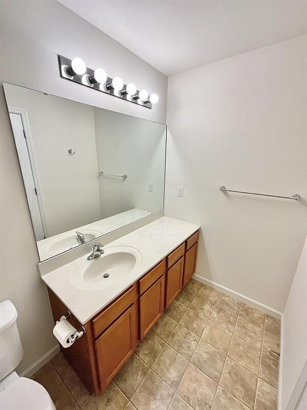 Building Photo - 830 Harbor Woods Dr