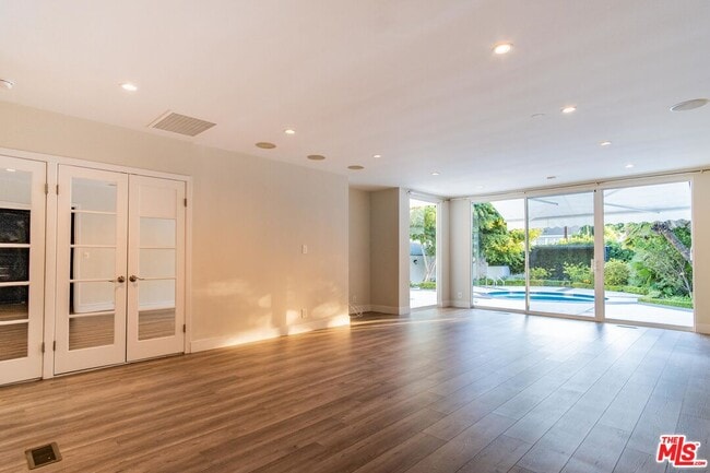 Building Photo - 619 N Rodeo Dr