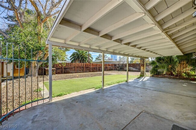 Building Photo - 1516 Inverness Ave