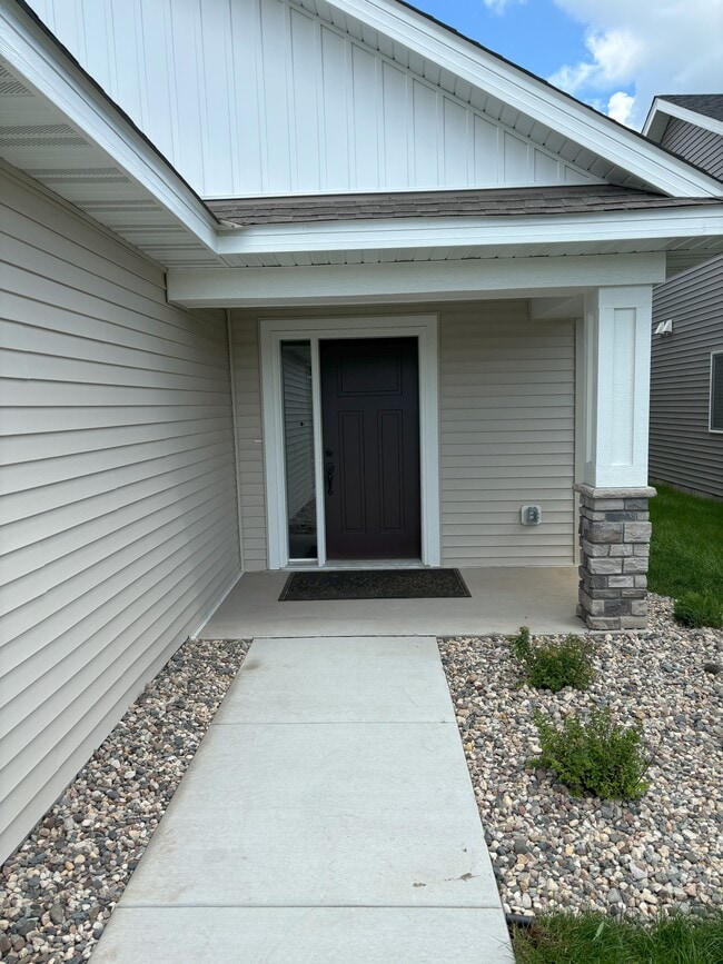Building Photo - 353 Karen Ln