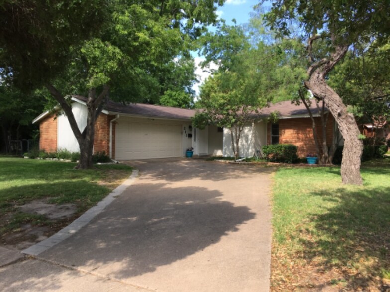 Primary Photo - 211 Hanover Ln
