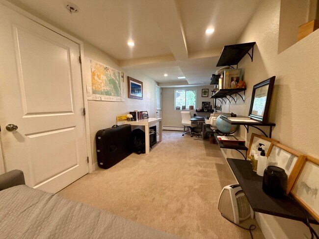 Building Photo - Sprawling 6 BR 4 BA Applewood Paradise - Live in Luxury with this Entertainer's Dream!