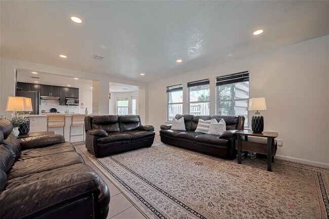 Building Photo - 15214 Mission Forest Dr