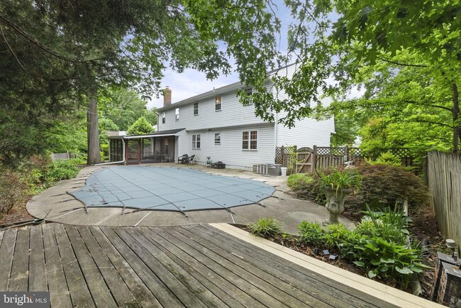 Building Photo - 6048 Redwood Ln