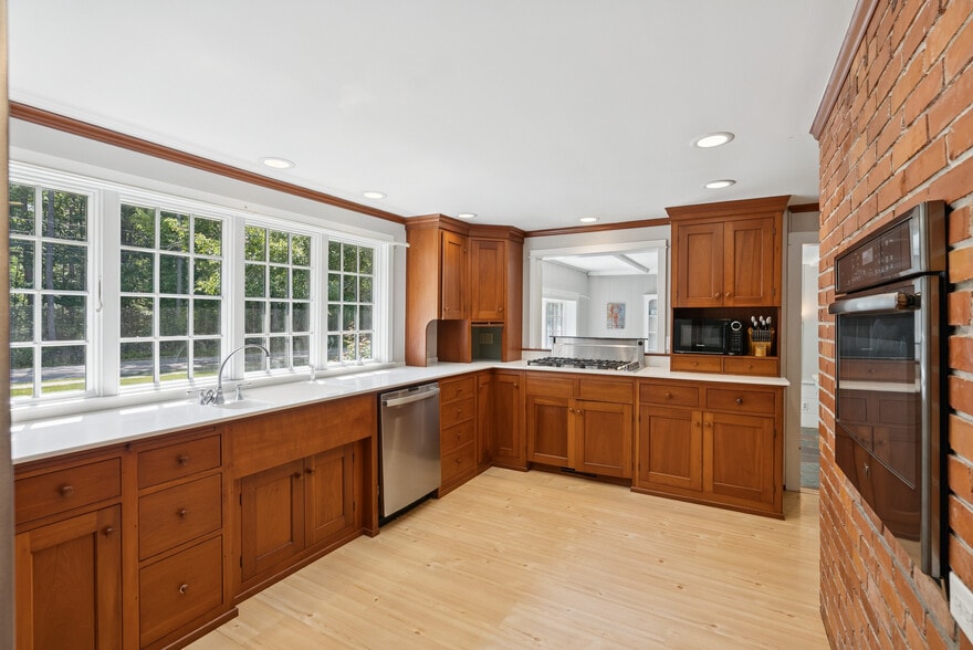Building Photo - 53 Beach Ave
