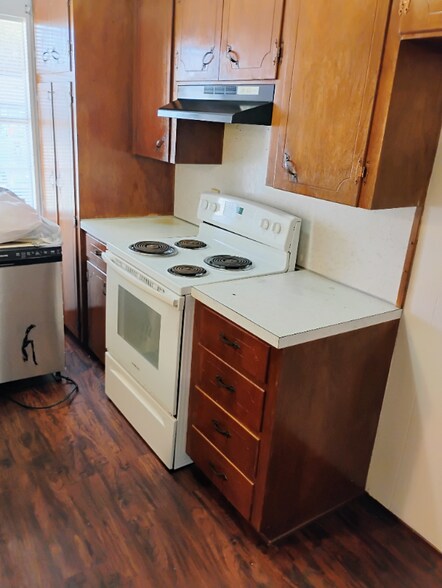 Building Photo - 1015 Louise Ln