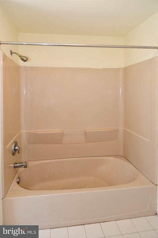 Building Photo - 8784 Lincoln St