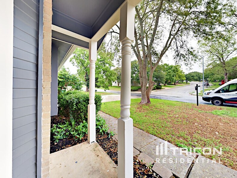 Building Photo - 14615 Hillside Ridge