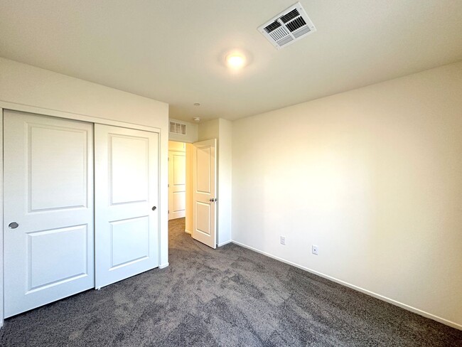 Building Photo - Serene Fort Apache