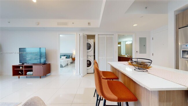 Building Photo - 5300 Paseo Blvd