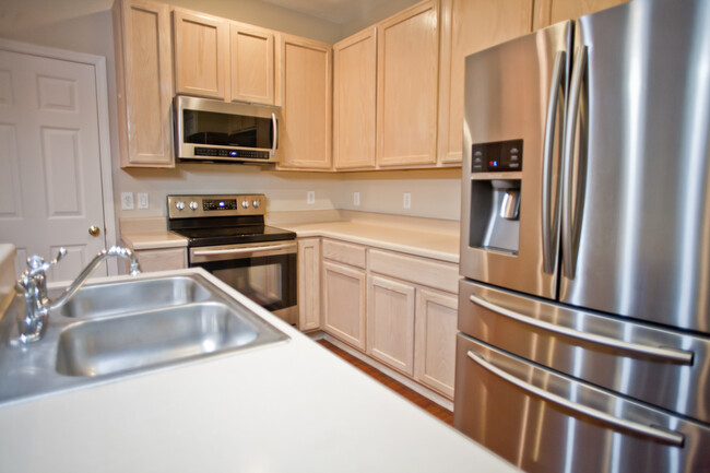Building Photo - Spacious 3-Bedroom Ranch with Versatile Li...