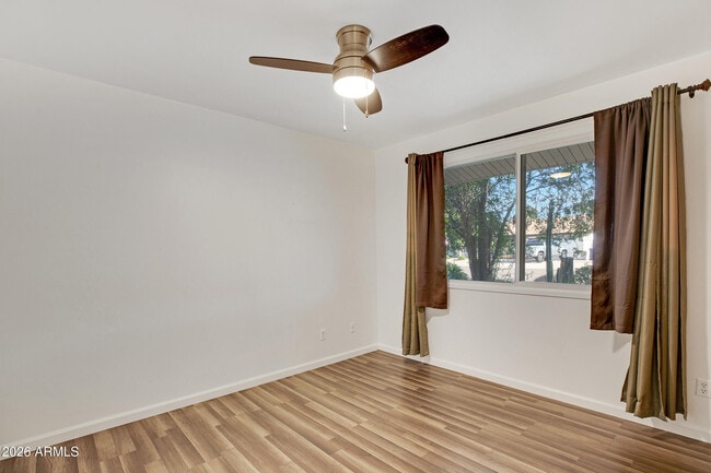 Building Photo - 1036 E Geneva Dr