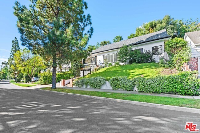 Building Photo - 435 Dalehurst Ave