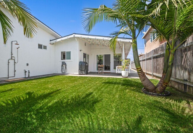 Building Photo - Long Term Unfurnished Rental available a f...