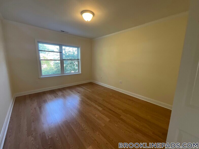 Building Photo - 94 Thornton Rd