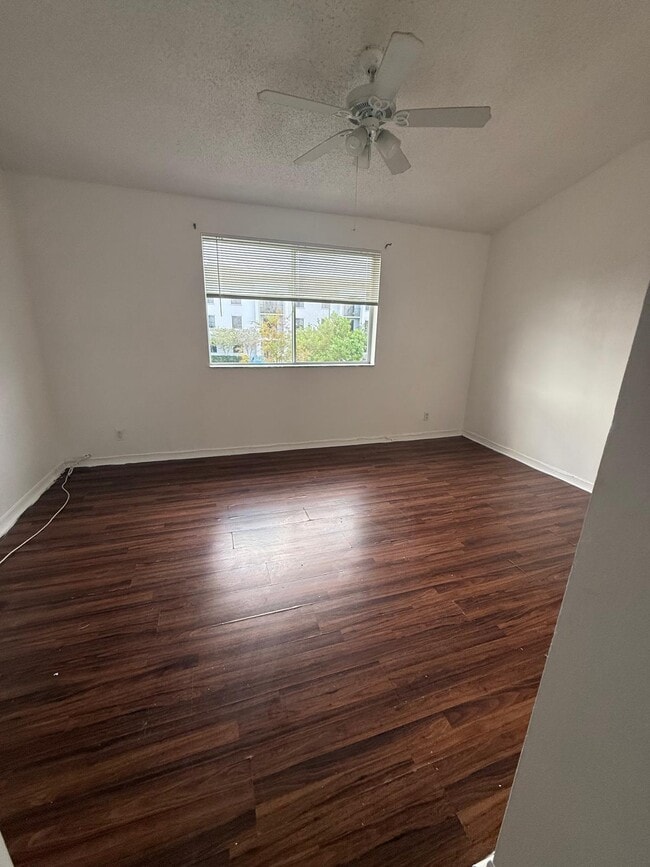 Building Photo - 21300 NE 8th Ct