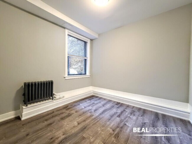 Building Photo - 1 bedroom in CHICAGO IL 60625