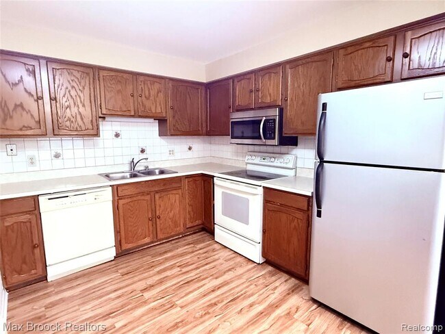 Building Photo - 1245 Derby Rd