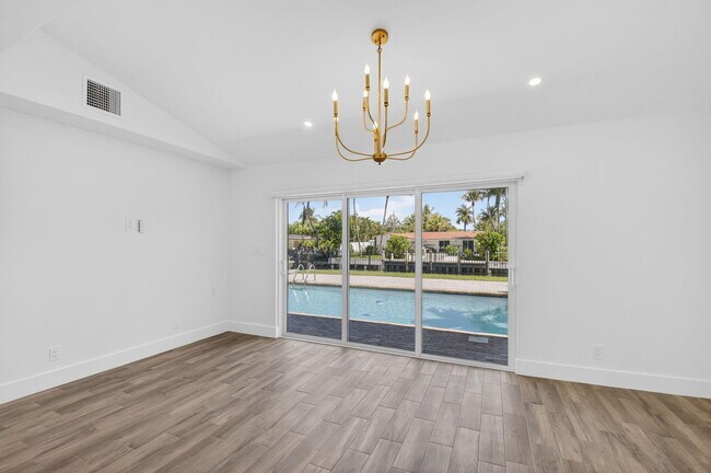 Building Photo - 1254 SW 4th Ct