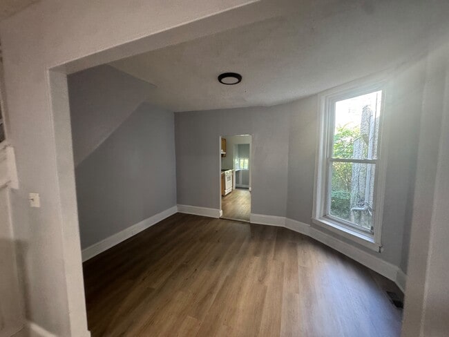 Building Photo - 843 S Alden St