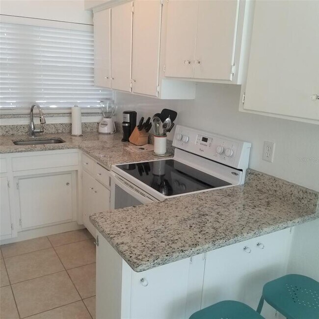 Building Photo - 7050 Sunset Way