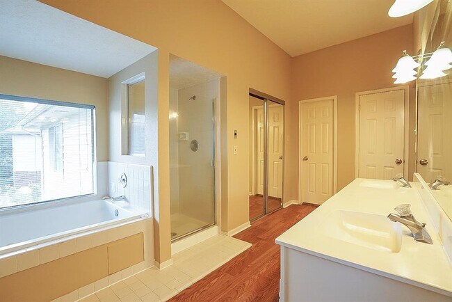 Building Photo - 1246 Manchester Cir
