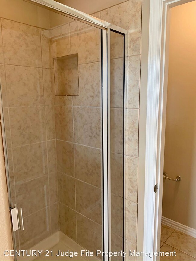 Building Photo - 3 br, 2.5 bath House - 1836 Villa Drive