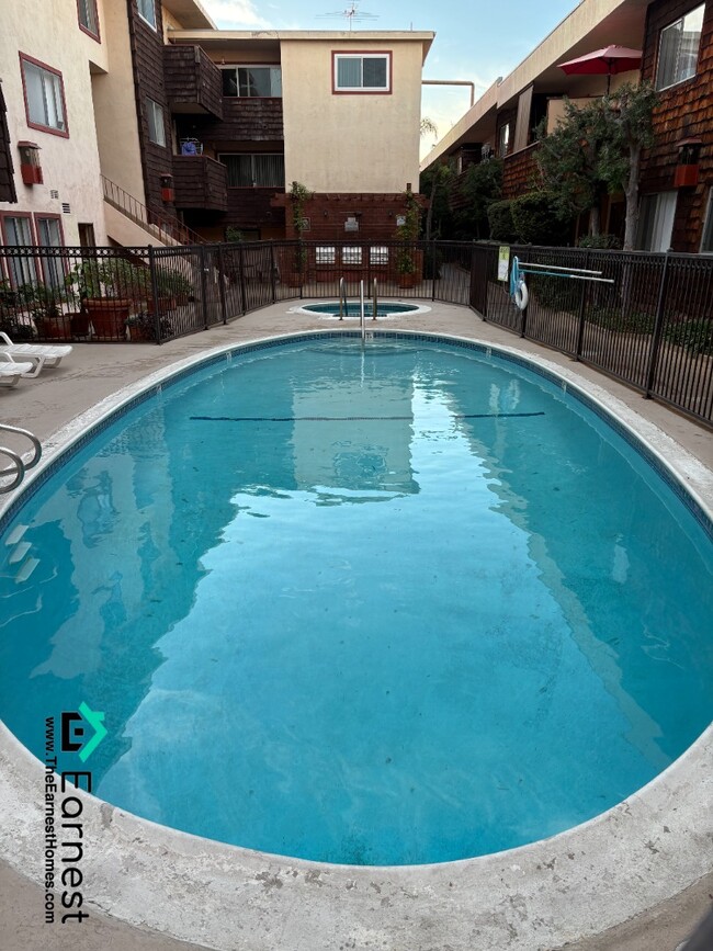 Building Photo - 2 + 2 Spacious 2-Bedroom Condo with Top-Ti...