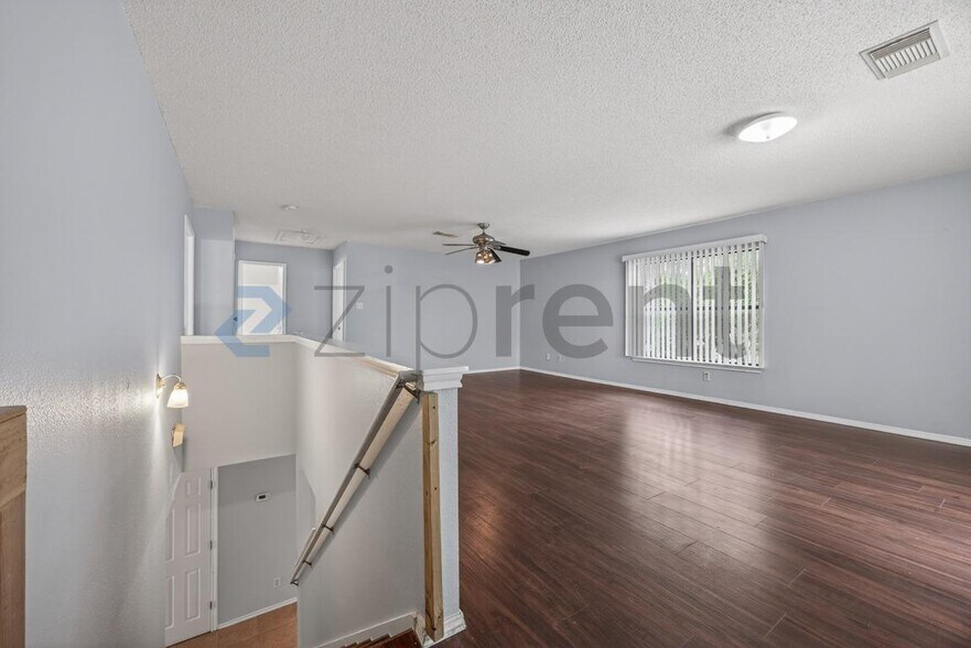 Building Photo - Unit