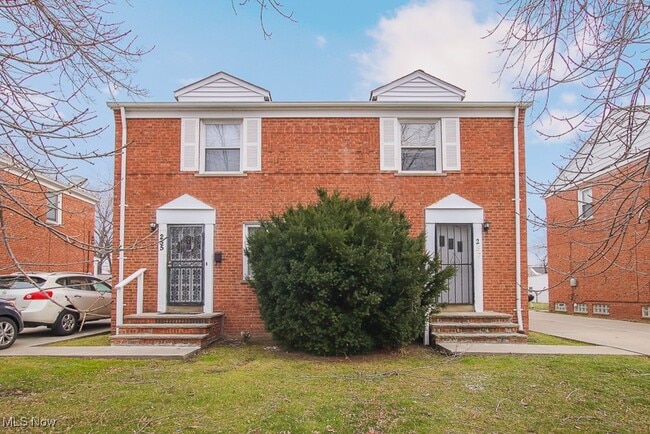Building Photo - 257 E 250th St