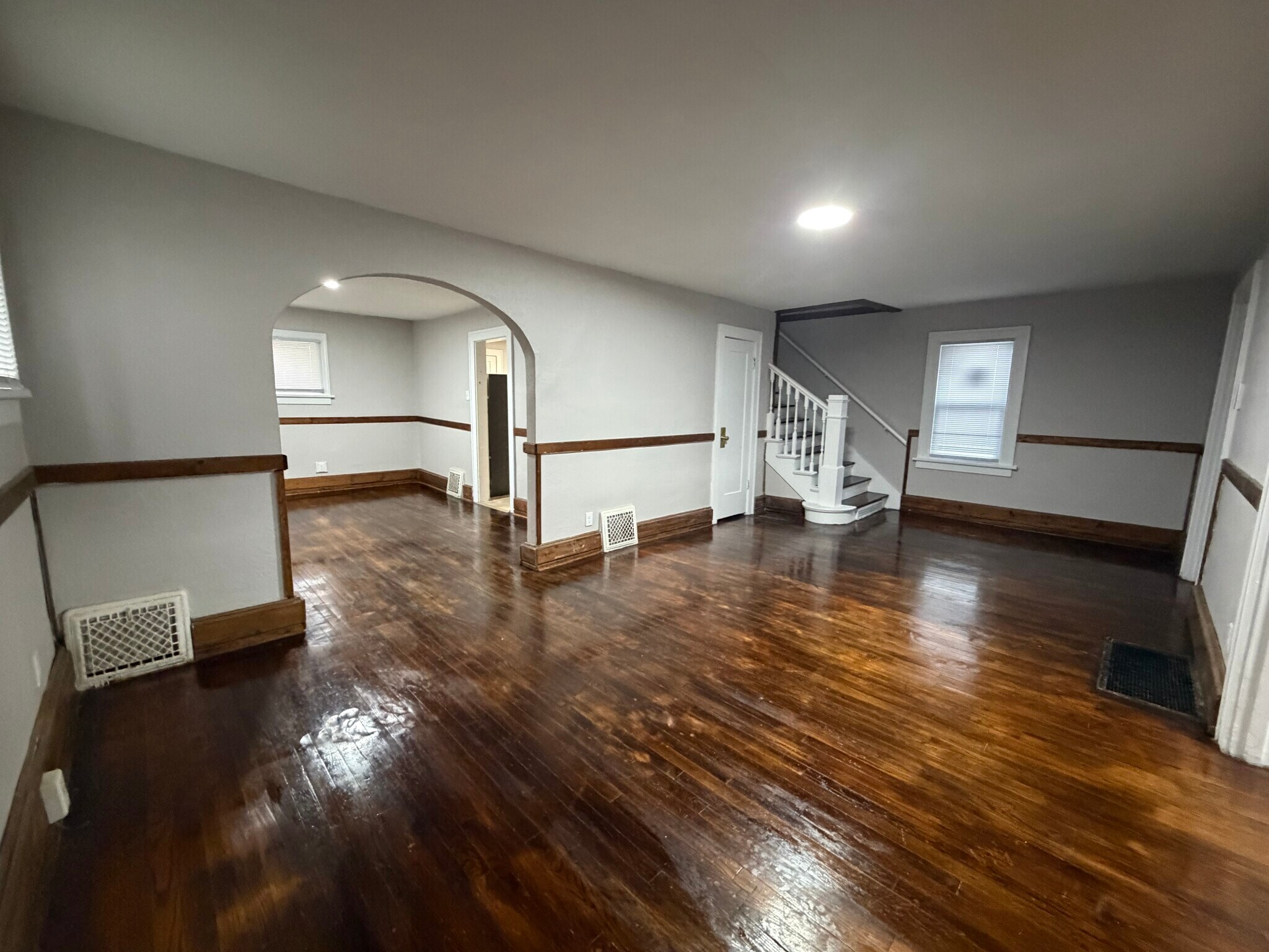 Building Photo - 317 E Irvington Ave