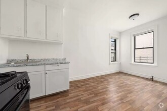 Building Photo - Fully Renovated 1 Bedroom 1 Bathroom  Avai...