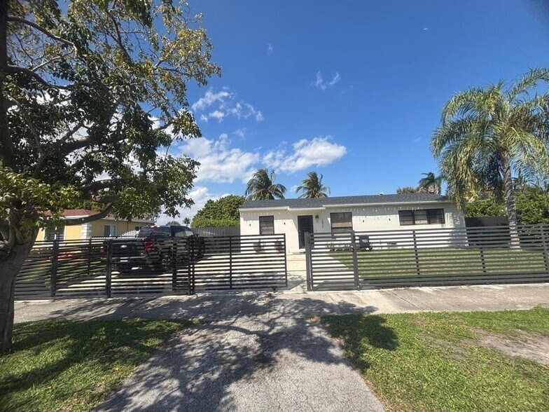 Building Photo - 1071 NW 85th St