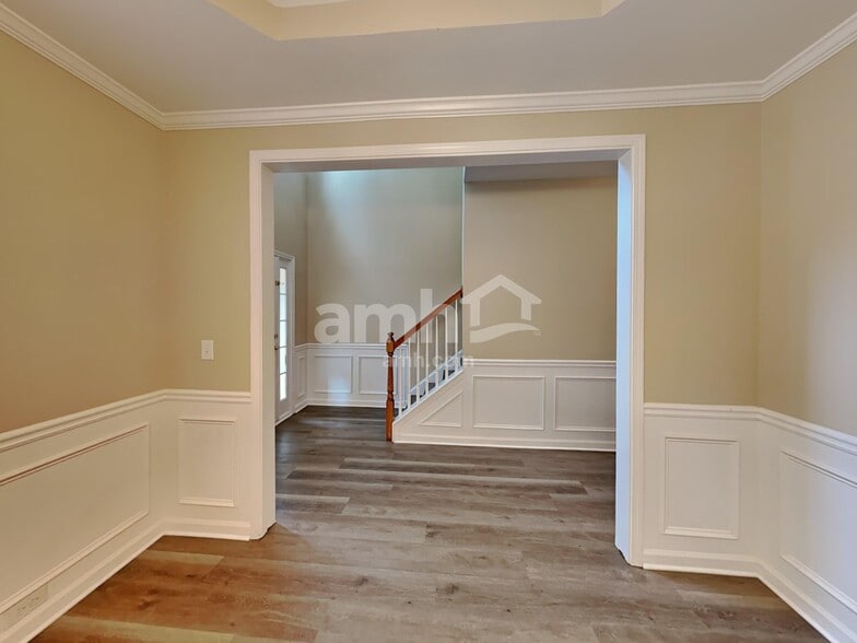 Building Photo - 295 Springs Xing