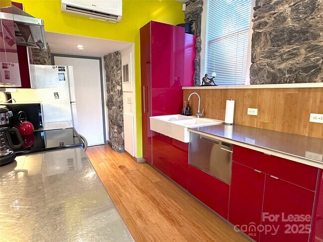 Building Photo - 130 Biltmore Ave