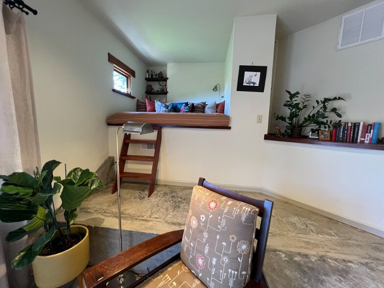Building Photo - 3266 Robinson Dr