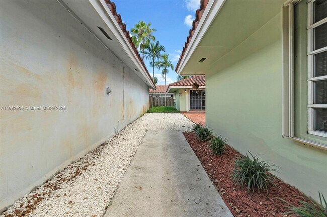 Building Photo - 7461 SW 115th Ct