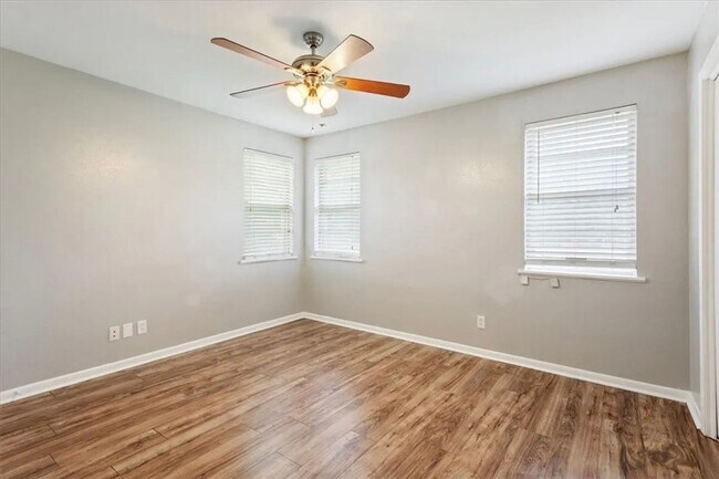 Building Photo - 316 Cranbrook Dr