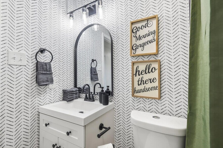 Building Photo - 2160 E Arkansas Ln