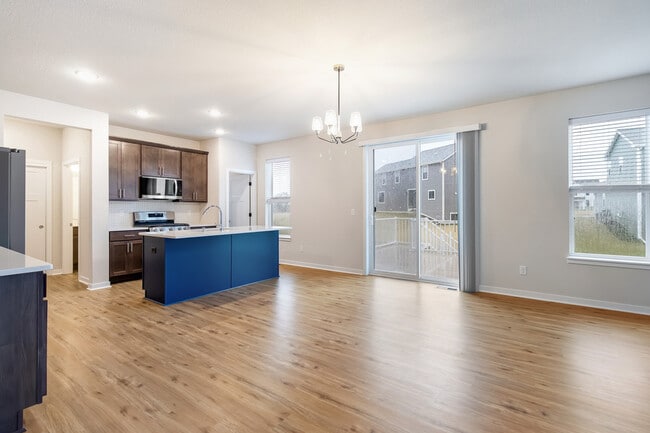 Building Photo - 670 Lambert Dr