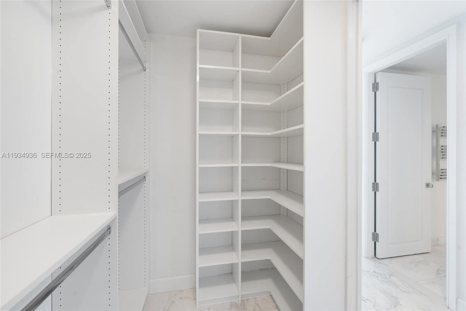 Building Photo - 1425 Brickell Ave