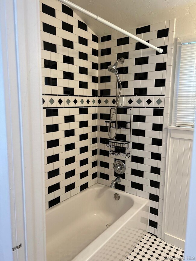 Building Photo - 4623 Kensington Dr
