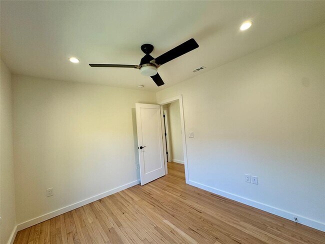 Building Photo - 1304 Hillcrest Dr