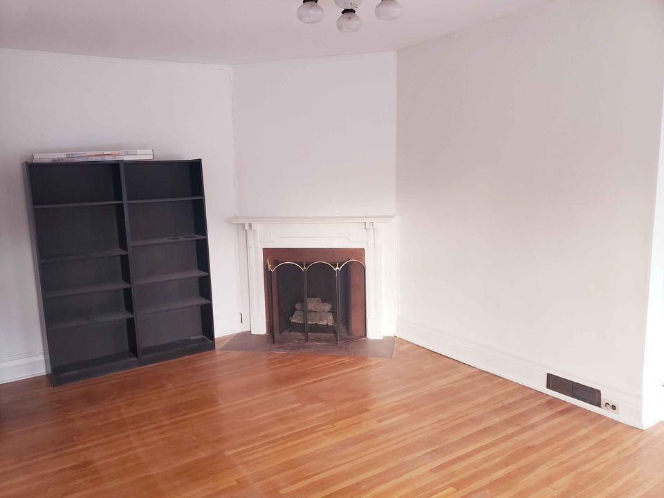 Working fireplace in living room - 207 Lancaster Ave