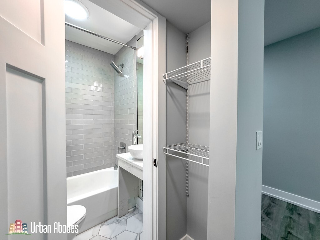 Building Photo - 503 W Belmont Ave