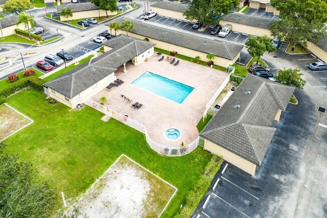 Building Photo - 2100 Greenview Shores Blvd